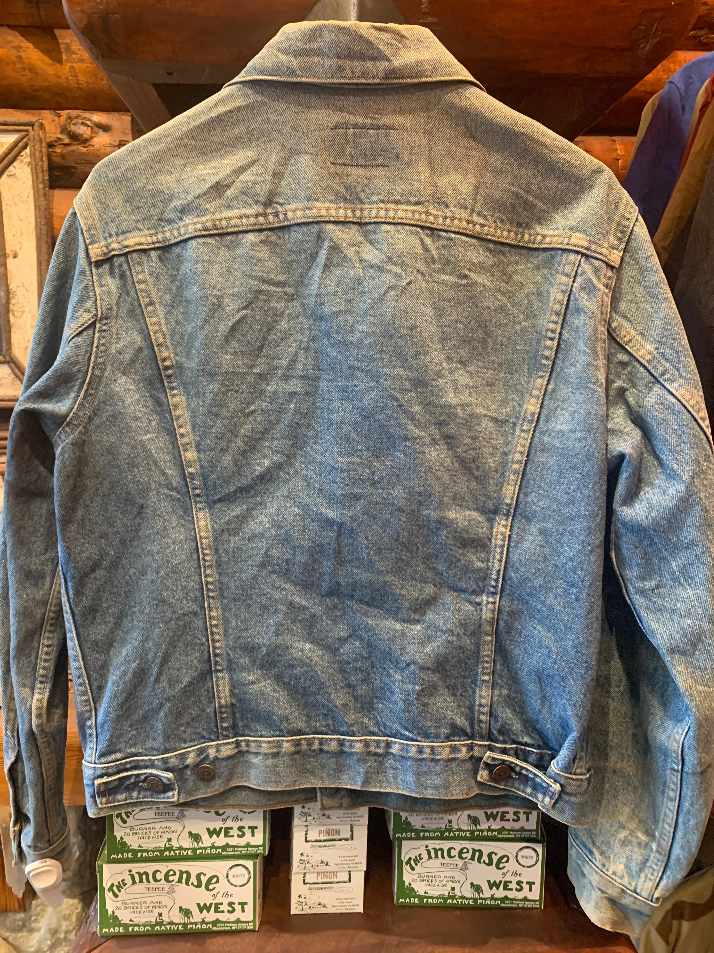 25. Vintage Levis Trucker 42 R, Medium